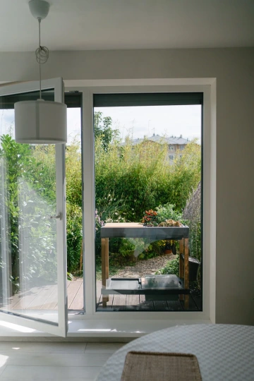 ponk antracit - za sklem